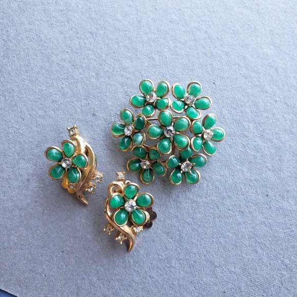 Vintage Jewelry - Vintage Brooch & Earrings Beautiful
